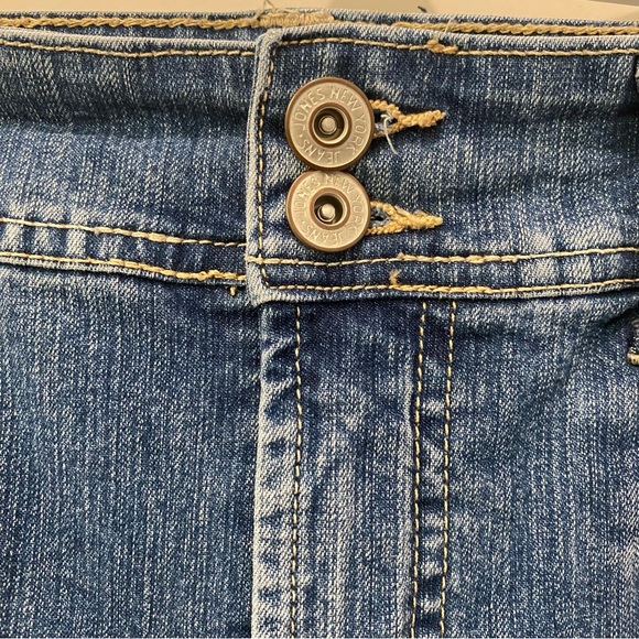2/$18 Jones New York Blue Denim Jeans Shorts Size 8 - Picture 4 of 6